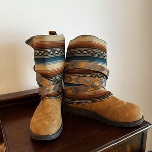 MUK LUKS Size 10 WOMEN'S NIKKI BELT WRAPPED PULL ON WINTER BOOT BROWN 16977